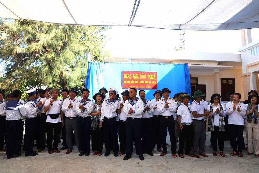 Tập đoàn Dầu khí Việt Nam thăm, động viên cán bộ chiến sĩ, người dân tại huyện đảo Trường Sa và Nhà giàn DK1/9 – Ba Kè